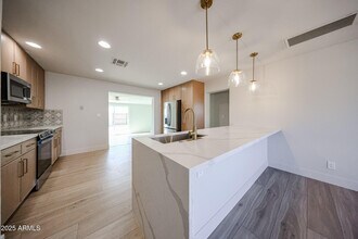 7501 E Pierce St in Scottsdale, AZ - Building Photo - Building Photo