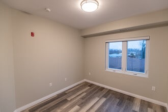 6479 Montrose Rd in Niagara Falls, ON - Building Photo - Building Photo