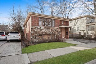 69 E Quincy St in Riverside, IL - Building Photo