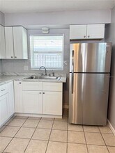 813 Lake Palms Dr in Largo, FL - Foto de edificio - Building Photo