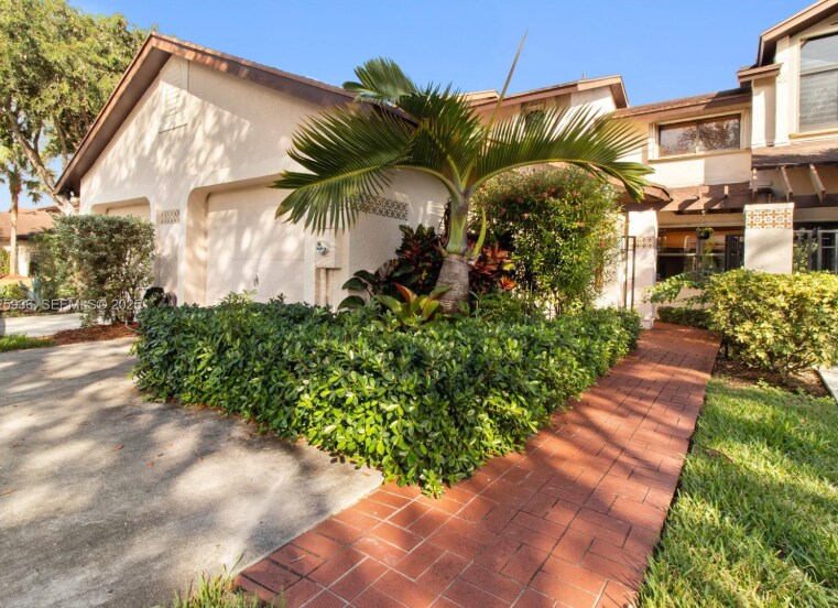 10161 SW 137th Ct in Miami, FL - Foto de edificio