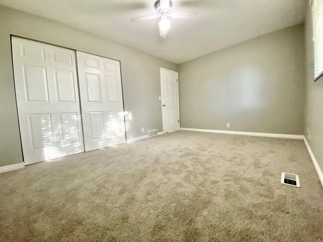 11540 Sandy Creek Dr in Sandy, UT - Foto de edificio - Building Photo