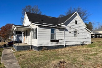 212 E Lincoln St in Harrisburg, IL - Building Photo - Building Photo