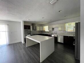 4021 Red Rd in Miami, FL - Building Photo - Building Photo