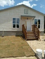 324 Ridgerock Dr in Canyon Lake, TX - Building Photo