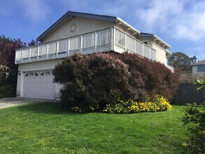 633 Silver Ave in Half Moon Bay, CA - Building Photo - Building Photo