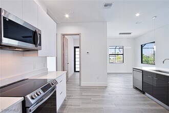 3206 SW 5th Ave in Cape Coral, FL - Building Photo - Building Photo