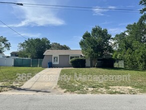 12484 Curry Dr in Spring Hill, FL - Building Photo - Building Photo