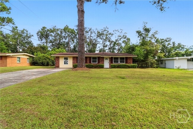 332 Woodley Rd in Savannah, GA - Foto de edificio - Building Photo