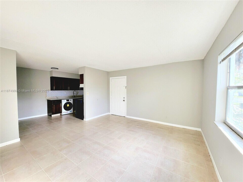 191 SW 15th St in Pompano Beach, FL - Foto de edificio