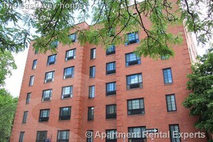 60 Brattle St, Unit #302 in Cambridge, MA - Building Photo