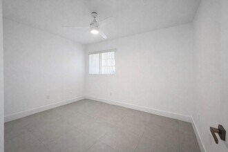 2150 SW 72nd Ave in Miami, FL - Foto de edificio - Building Photo