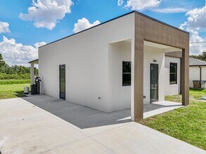 1056 Fayette Ave in Lehigh Acres, FL - Building Photo - Building Photo