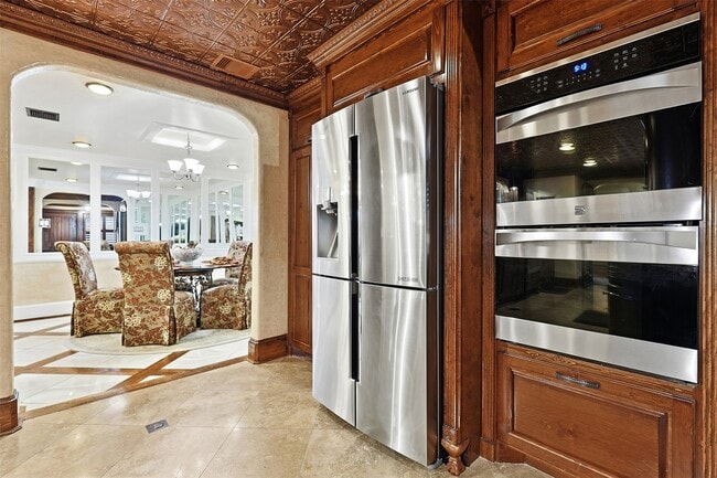 property at 3543 Rosedale St