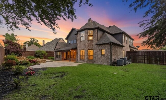 property at 2312 Pinehurst St