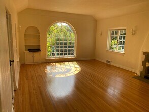 COMING SOON! Beautiful 3 bedroom 2 bathro in La Cañada Flintridge, CA - Building Photo - Building Photo