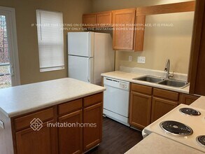 8218 Rudolph Rd in Charlotte, NC - Foto de edificio - Building Photo