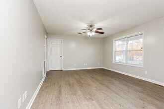 1026 Mile High Dr in Clarksville, TN - Building Photo - Building Photo