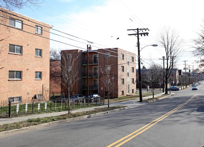 3930 1st St SE in Washington, DC - Building Photo - Building Photo
