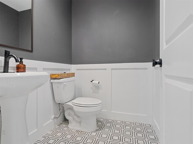 property at 3704 Creekmont Grn Ln