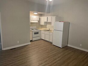 727 N Maple St, Unit A in Murfreesboro, TN - Building Photo - Building Photo