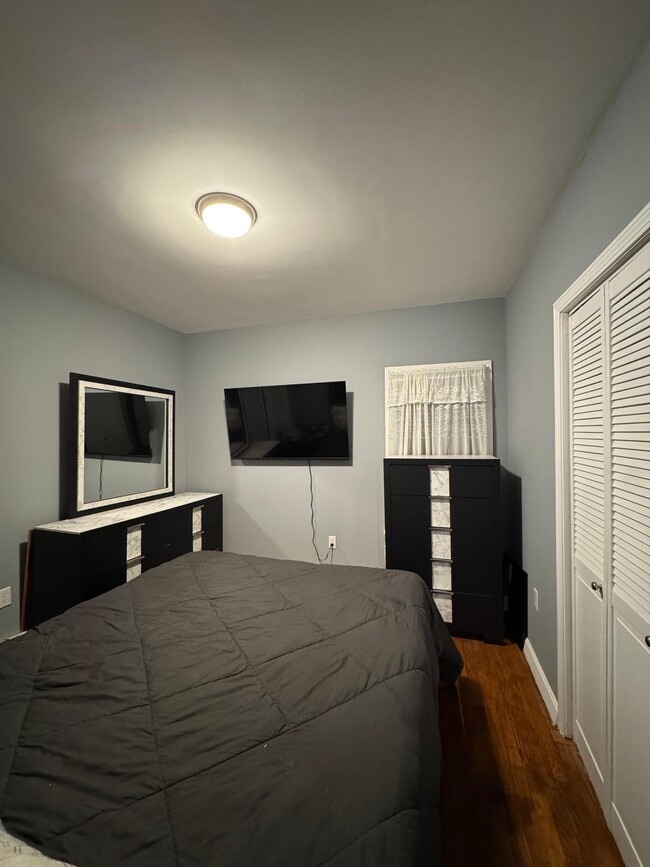 21 Summer St, Unit 2 in Attleboro, MA - Foto de edificio - Building Photo