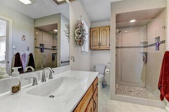 13075 FM 121 in Van Alstyne, TX - Building Photo - Building Photo