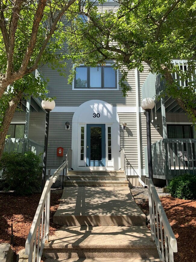 30 Ledgewood Hills Dr in Nashua, NH - Building Photo - Building Photo