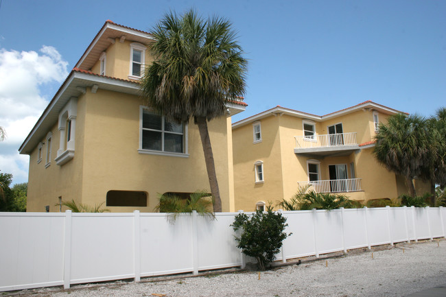 203 57th St in Holmes Beach, FL - Building Photo - Building Photo