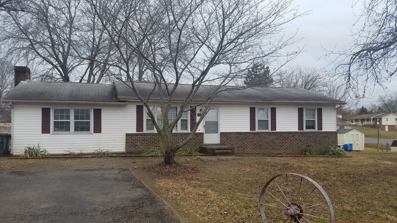 404 Rogers St in Fredericksburg, VA - Building Photo