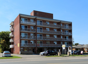 180-182 Hwy-8 in Hamilton, ON - Building Photo - Primary Photo