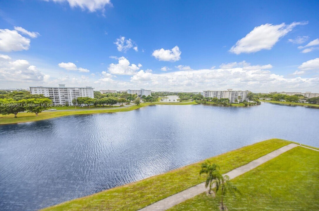 3095 N Course Dr in Pompano Beach, FL - Building Photo