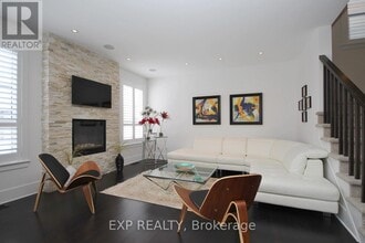 241 Balikun Heights in Ottawa, ON - Building Photo - Building Photo