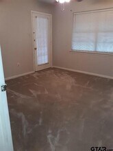 529 Broad St in Chandler, TX - Building Photo - Building Photo