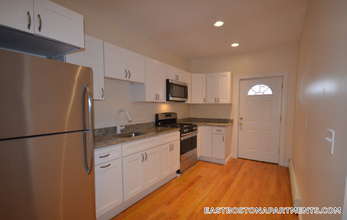 16 Chelsea St in Boston, MA - Building Photo - Building Photo