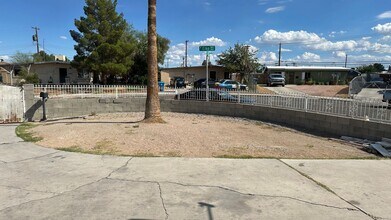 901 Elko Way in Las Vegas, NV - Building Photo - Building Photo