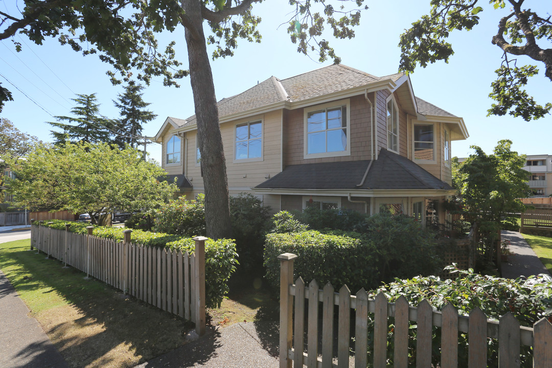 Sterling Mews in Victoria, BC - Building Photo