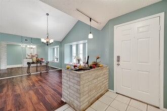 8122 Sandy Glen Ln in Houston, TX - Building Photo - Building Photo