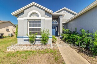 7737 Manor Dr in Lakeland, FL - Building Photo