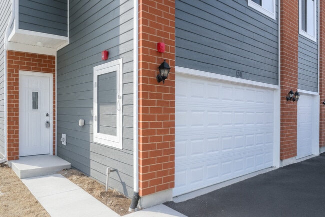 1241 Gillespie Ln in Yorkville, IL - Building Photo - Building Photo