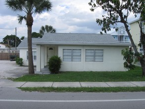 Recovery House in Lake Worth, FL - Building Photo - Building Photo