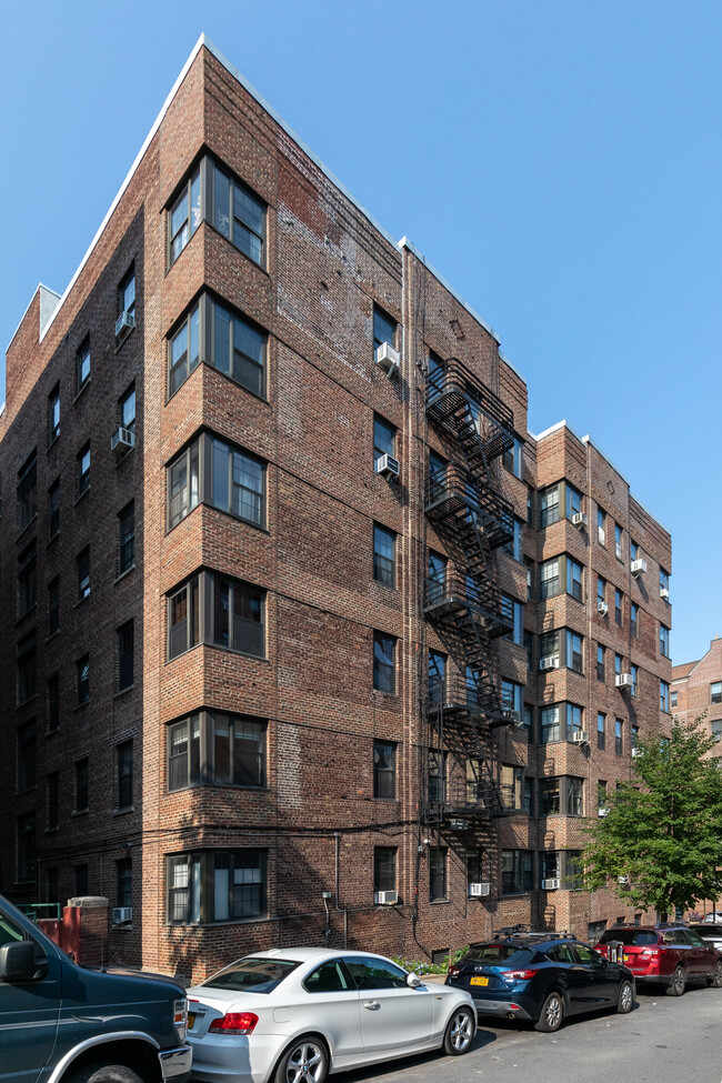 50 Park Terrace W in New York, NY - Foto de edificio - Building Photo