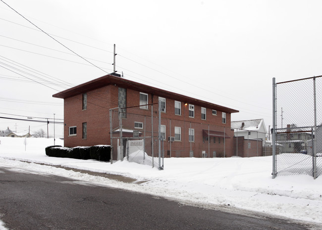 1459 Superior Ave NE in Canton, OH - Building Photo - Building Photo