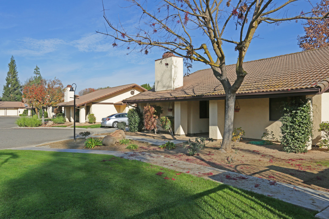 Corona Tierra in Fresno, CA - Foto de edificio