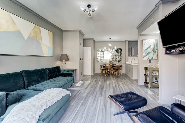 2111 Welch St in Houston, TX - Foto de edificio - Building Photo