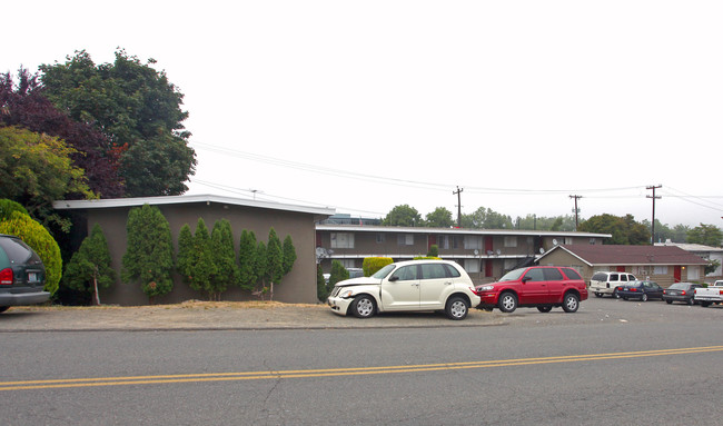 Laru in Burien, WA - Foto de edificio - Building Photo