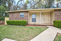 900 Meginnis Ln in Tallahassee, FL - Foto de edificio - Building Photo