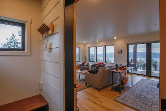 4896 Harbor Hills Dr in Freeland, WA - Building Photo - Building Photo