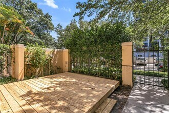 3010 W Stovall St in Tampa, FL - Foto de edificio - Building Photo