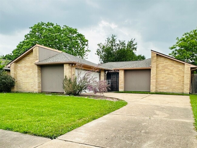 2115 Barrington Pl Dr in Sugar Land, TX - Building Photo - Building Photo